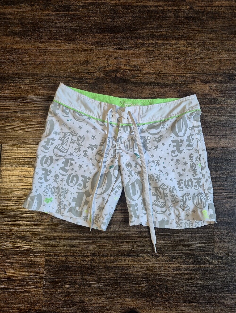 Fox Boardshorts Women Size 5 Skulls